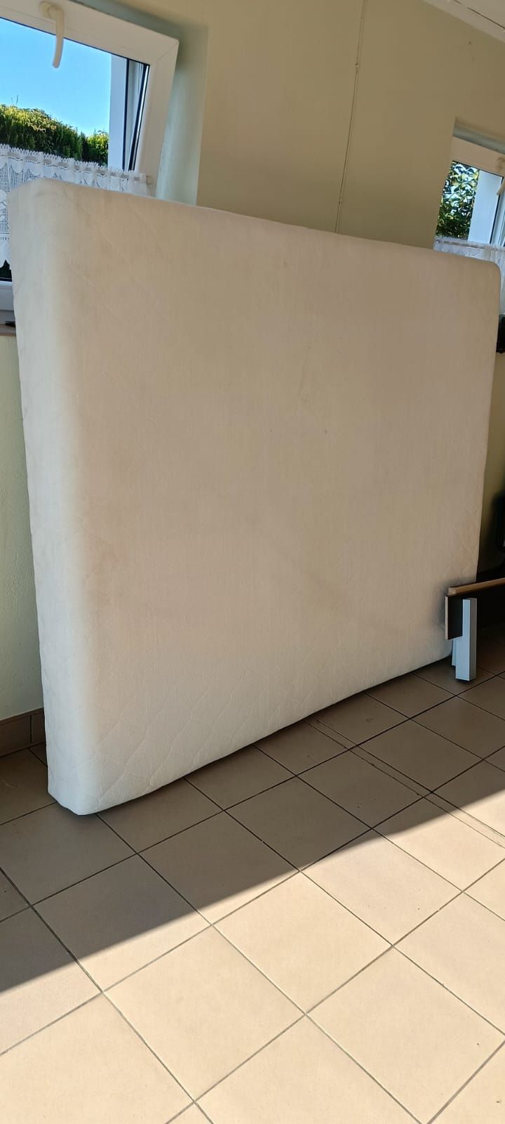 Łóżko z materacem 160x200cm