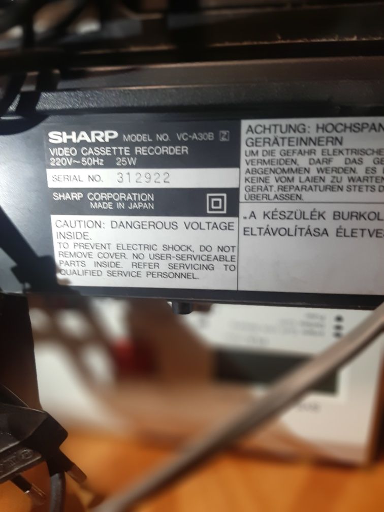 Magnetowid VHS Sharp Toshiba uszkodzone cena za całość