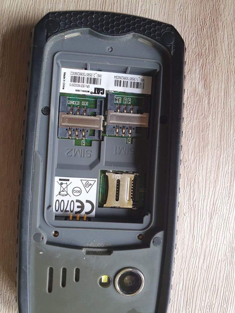 Pancerny telefon Caterpilar Cat B25.