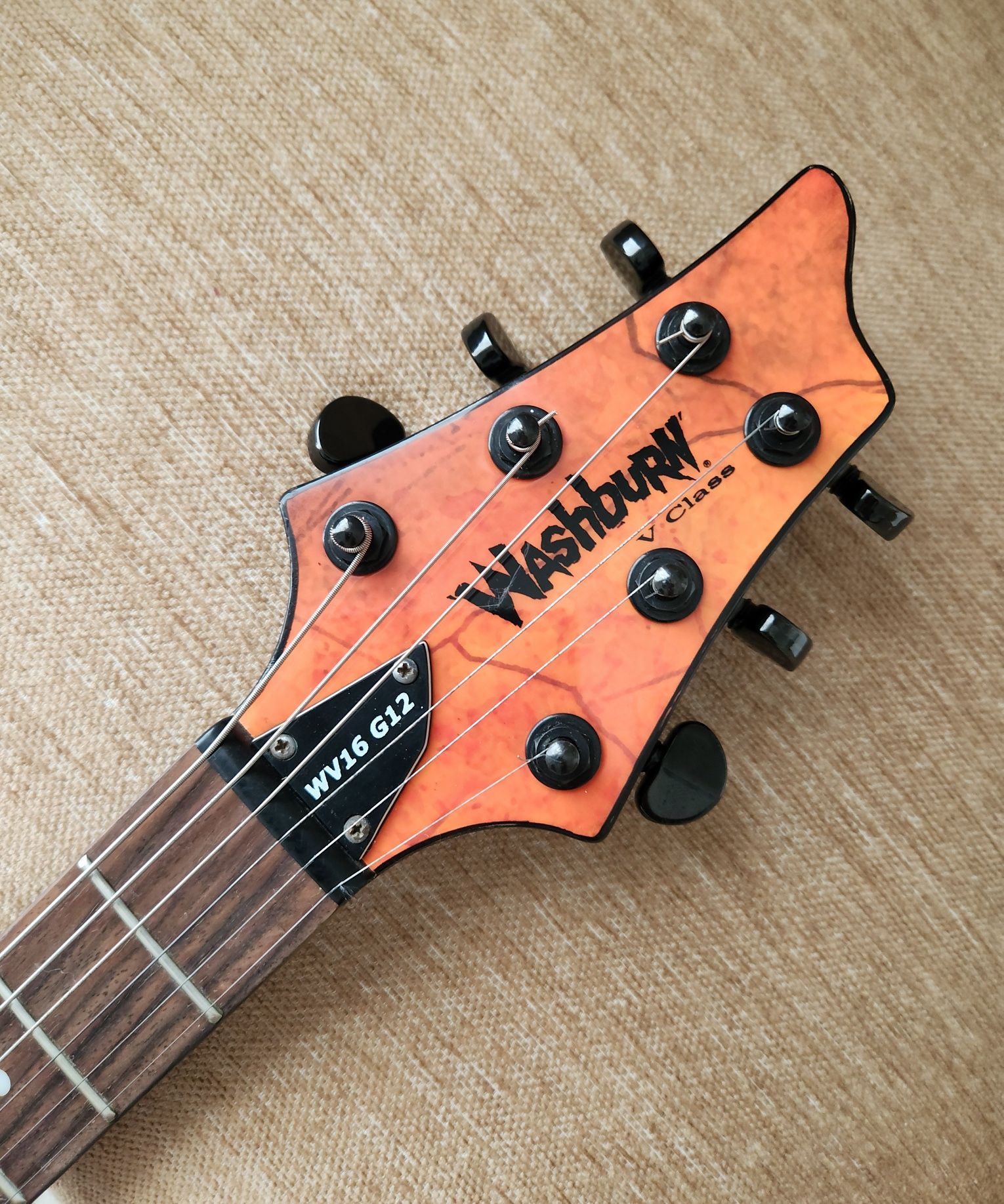 Guitarra Washburn WV16 G12 flying V pickups FENDER