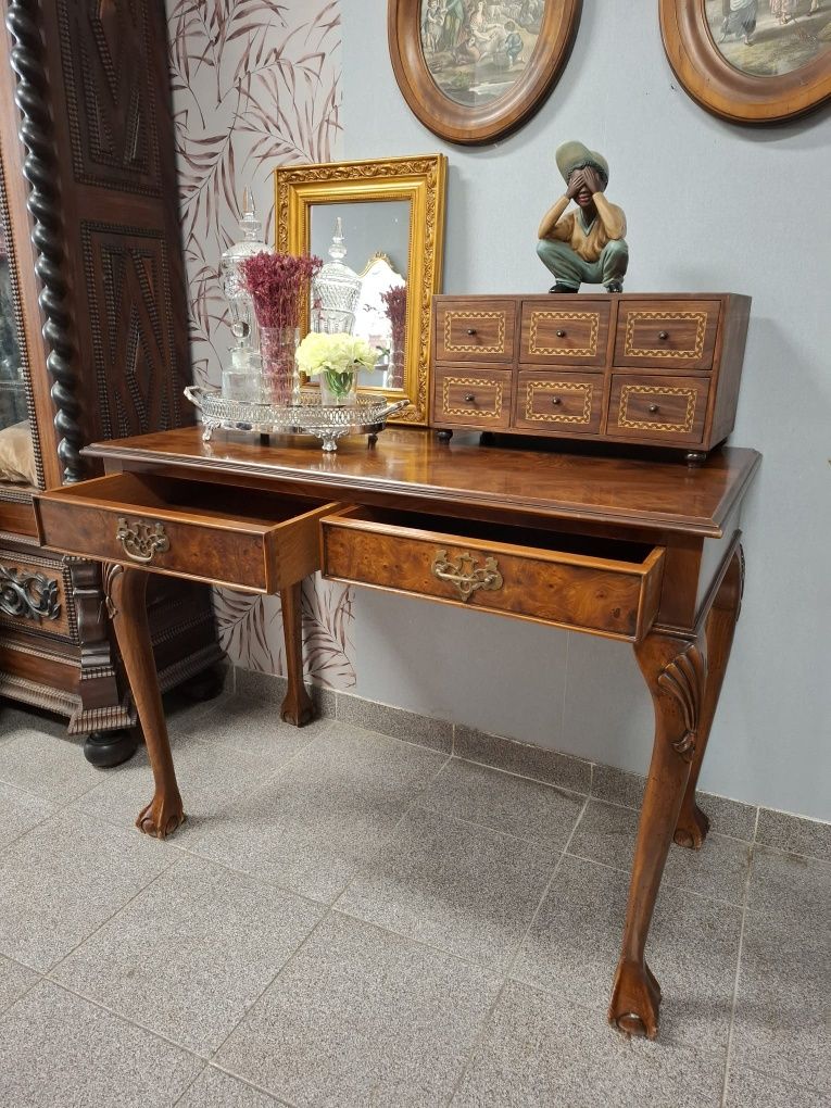 Mesa de Encostar. Oferecemos a entrega na zona de Lisboa.
