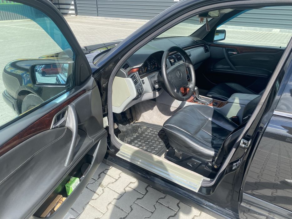 Mercedes-benz E200/ продам лупатого