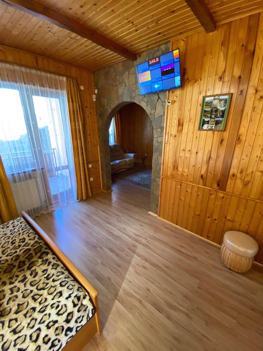 Продається котедж на 10 номерів у м. Яремче