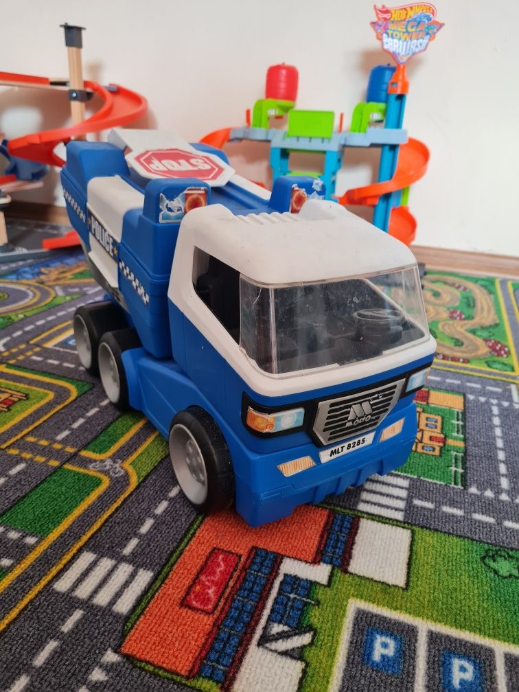 Duże policyjne auto do zabawy i jeżdżenia