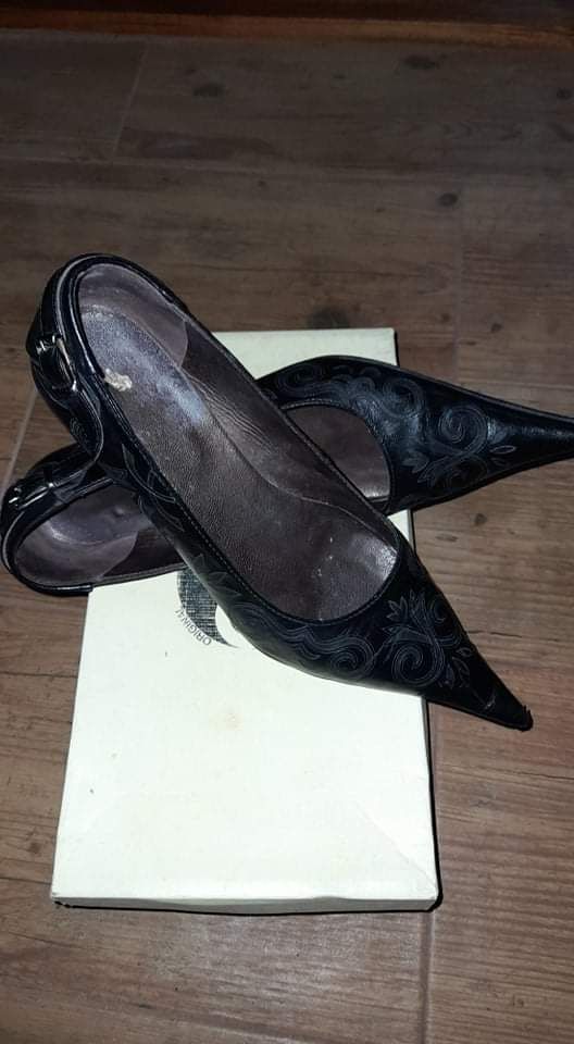 Sapatos Senhora n. 37