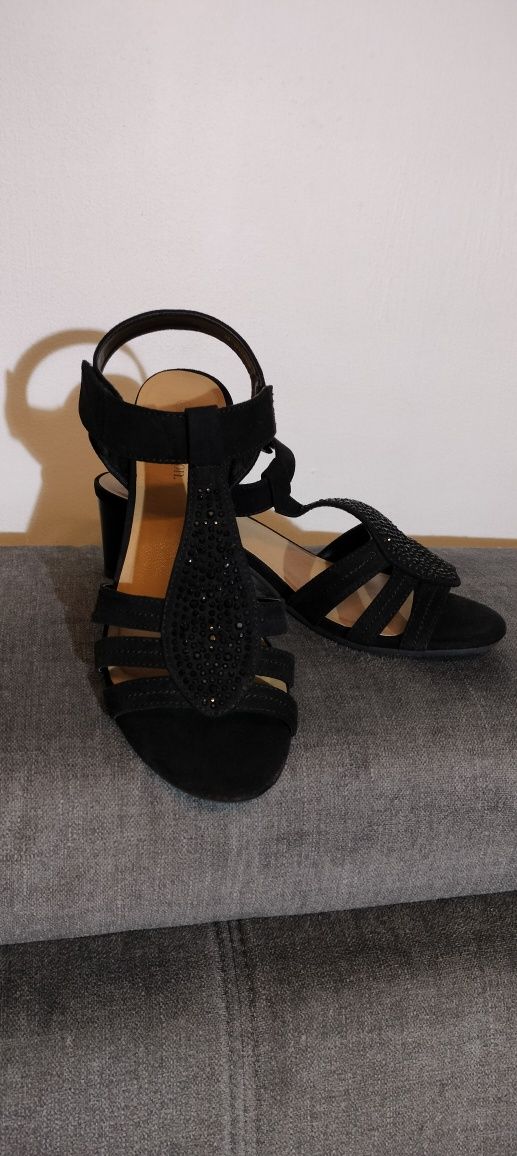 Sandałki na klocku czarne eleganckie błyszczące 39 niskie