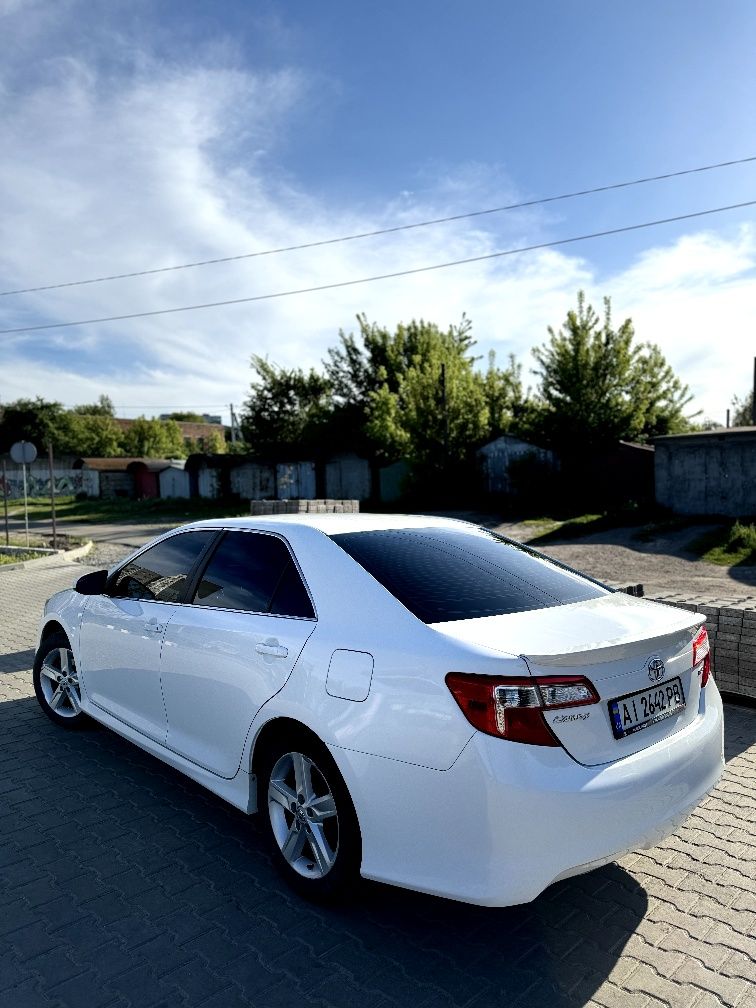 Toyota Camry 2013 року