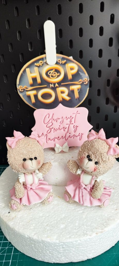 Miś z masy cukrowej figurka na tort ozdoba na chrzest roczek itp