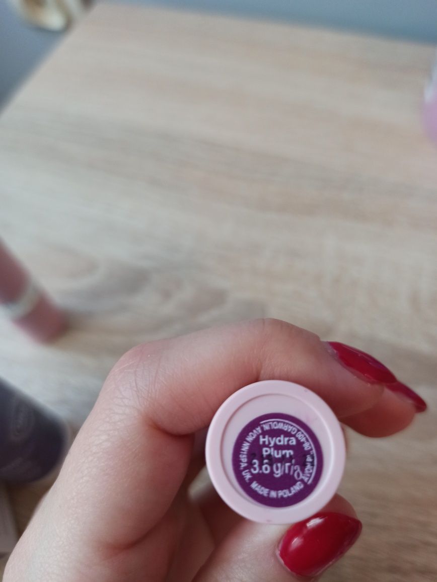 Nową szminka do ust Hydra Plum z Avon