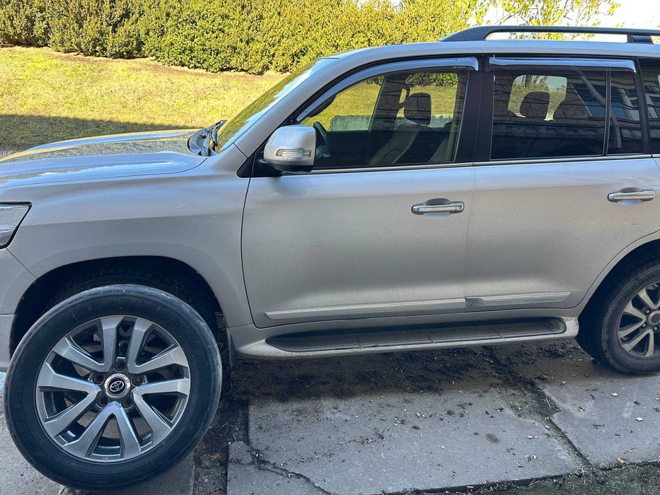 Toyota LC200 / Обмін на електромобіль.