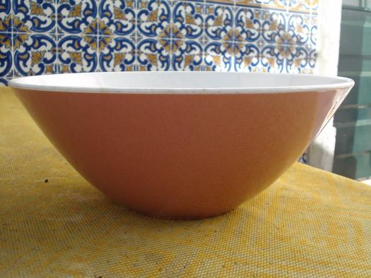 Saladeira. Anos 50. Famosa marca alemã Villeroy & Boch