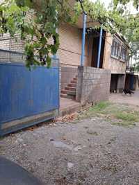 Продам дом Докучаевск ,и земельный участок в центре города