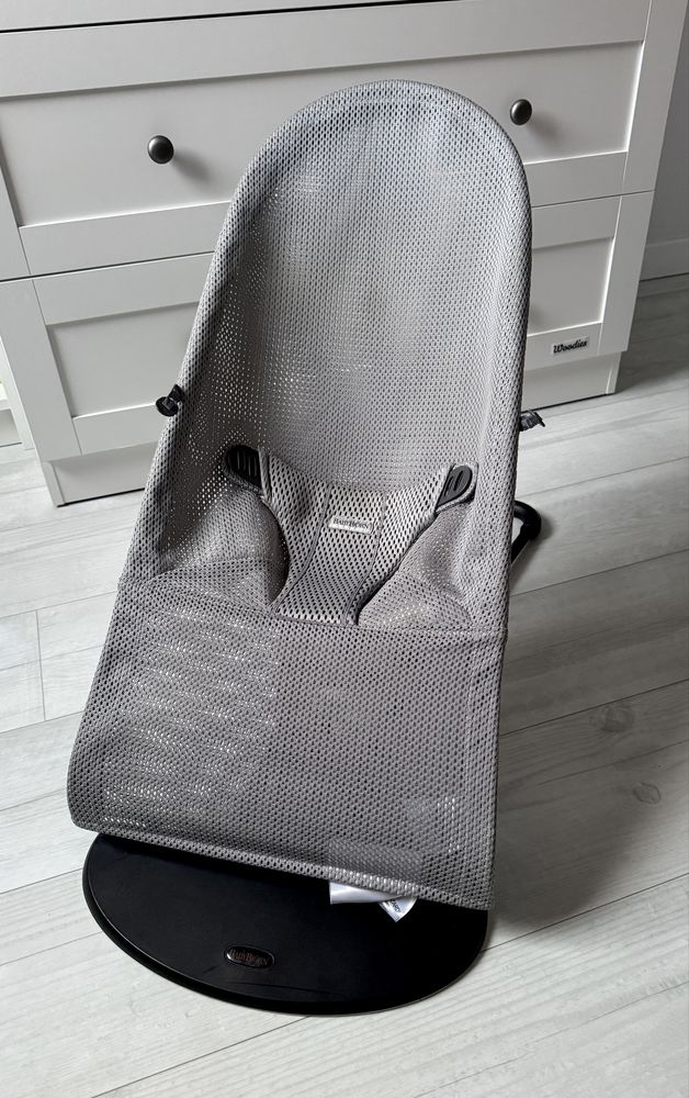 Leżaczek Bujaczek BabyBjorn Bliss Mesh Szary