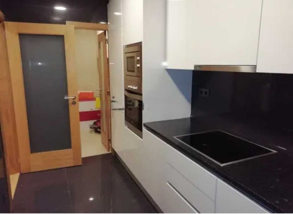 T2 Porto / Arca Agua / Vale Formoso - Mobilado - Como Novo