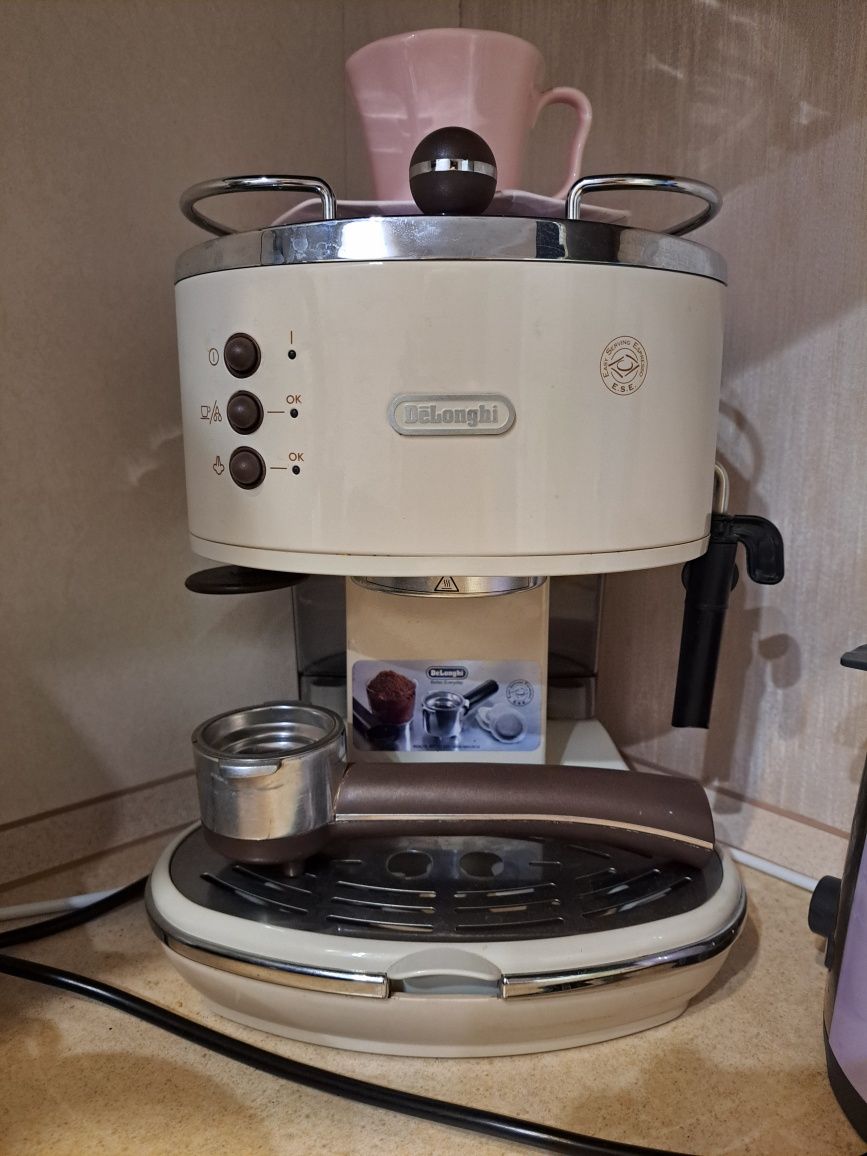 Рожкова кавоварка DeLonghi ECOV 311 BG Icona Vintage