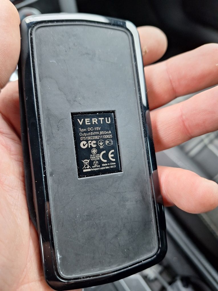 Павер банк VERTU