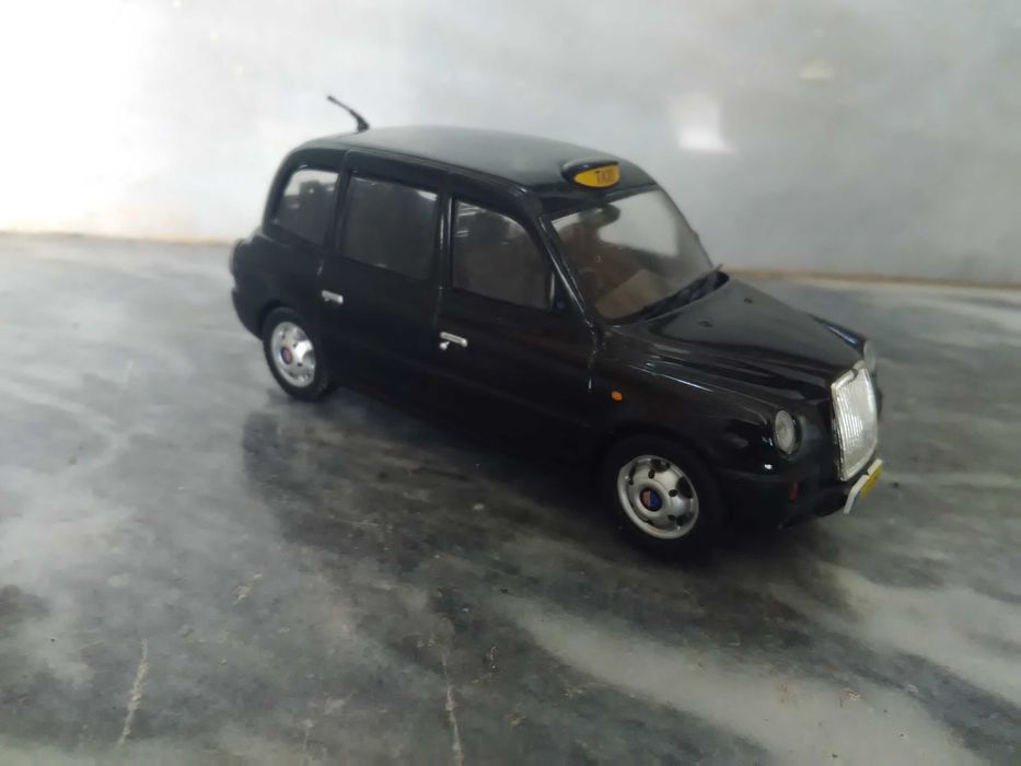 Miniatura Ixo Taxi Londrino 2009  1:43
