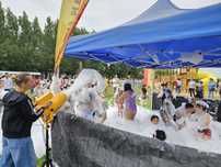 Festa com canhão de espuma