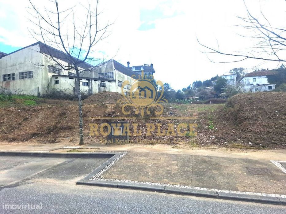 Terreno com 675m2 em São João da Madeira