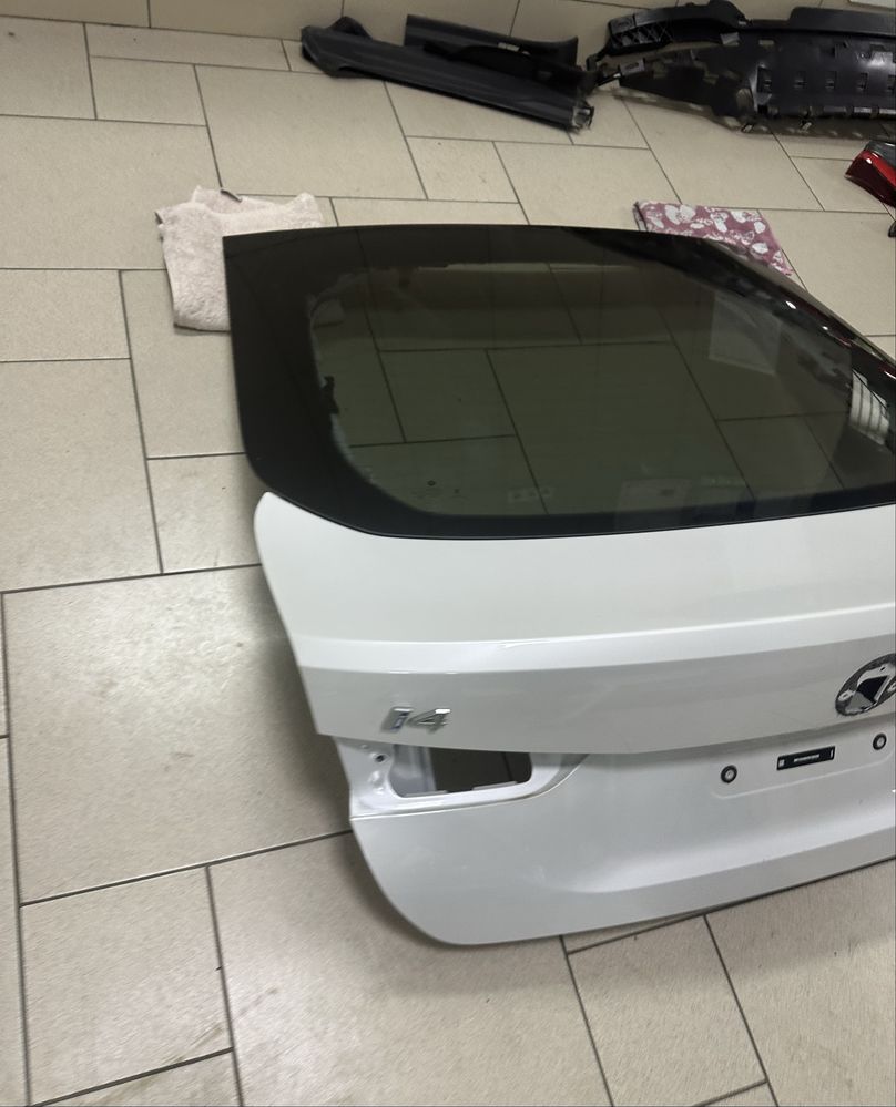 BMW I4 G26 кришка багажника у кольорі А96 бмв і4 г26