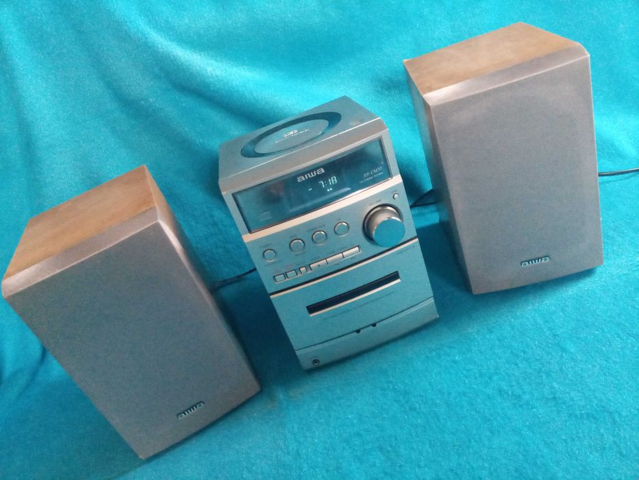 музыкальный центр Aiwa с колонками CD в подарок (хорошее состояние)