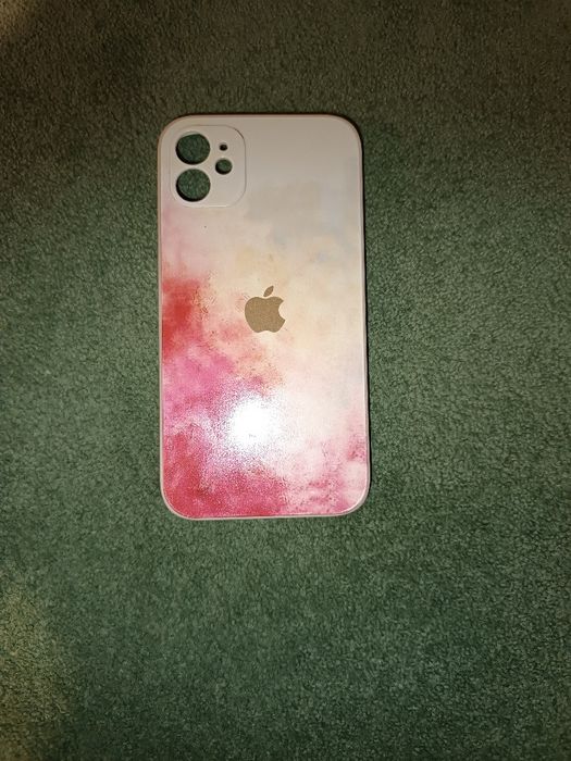 Etui do iPhone 11.