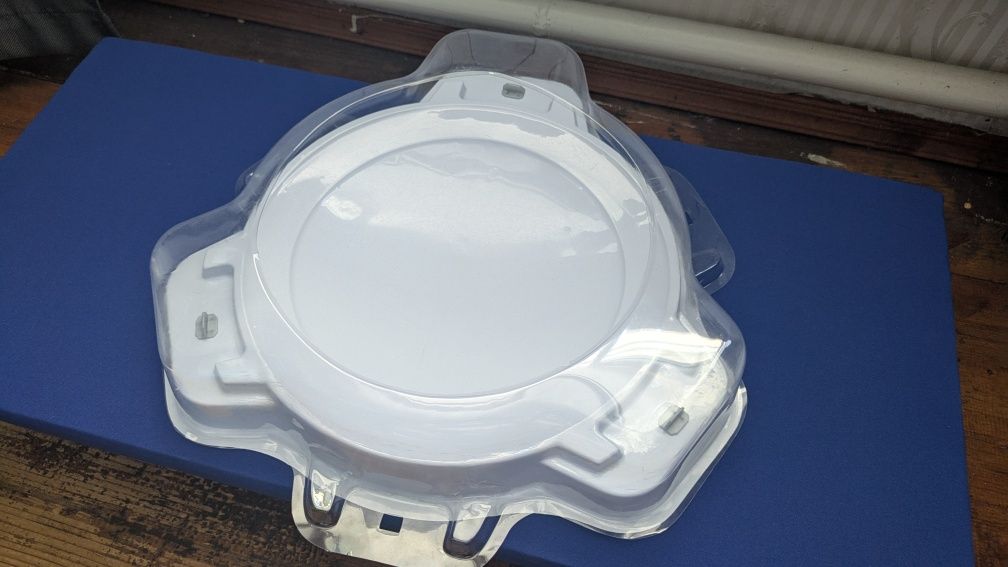 Продаю 21 Бейблейд + 8 запускалок + арену для Beyblade