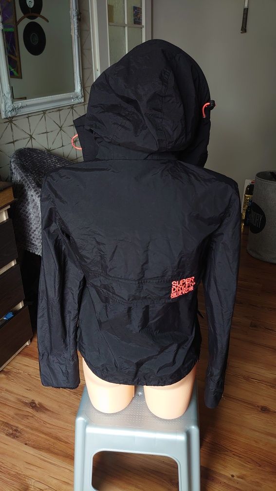 Superdry Wiatrówka damska S przez głowę czarna kurtka Windcagoule z ka
