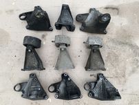 Крепление кронштейн коробки 1.8 1.9 8D0399113AB 8D0399114S