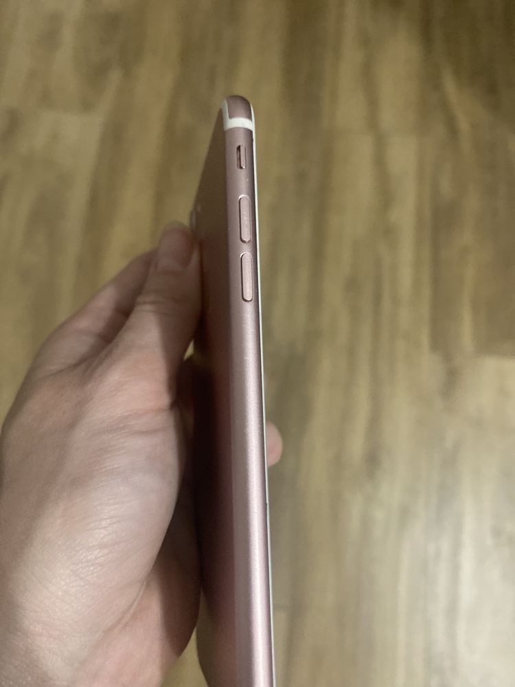 iPhone 7 128 GB Rosegold z etui i szybką gratis