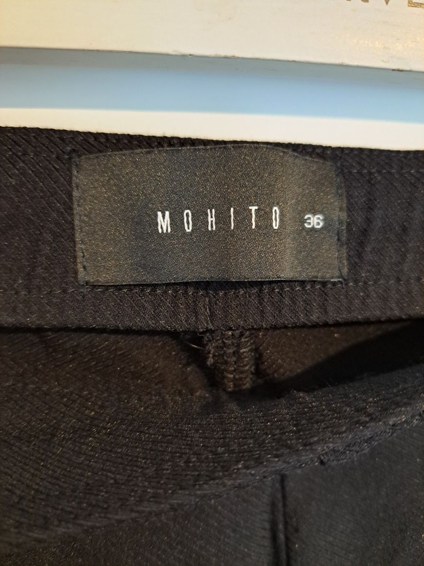 Czarne spodnie jak legginsy Mohito 36