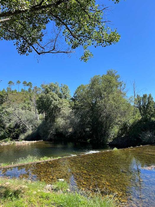 Terreno Rustico a beira da Ribeira na Serra da Estrela