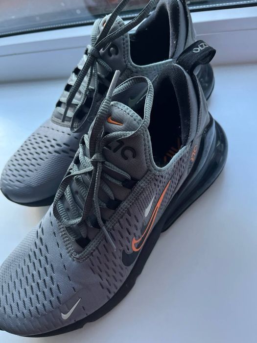 Продам чоловічі кросівки Nike