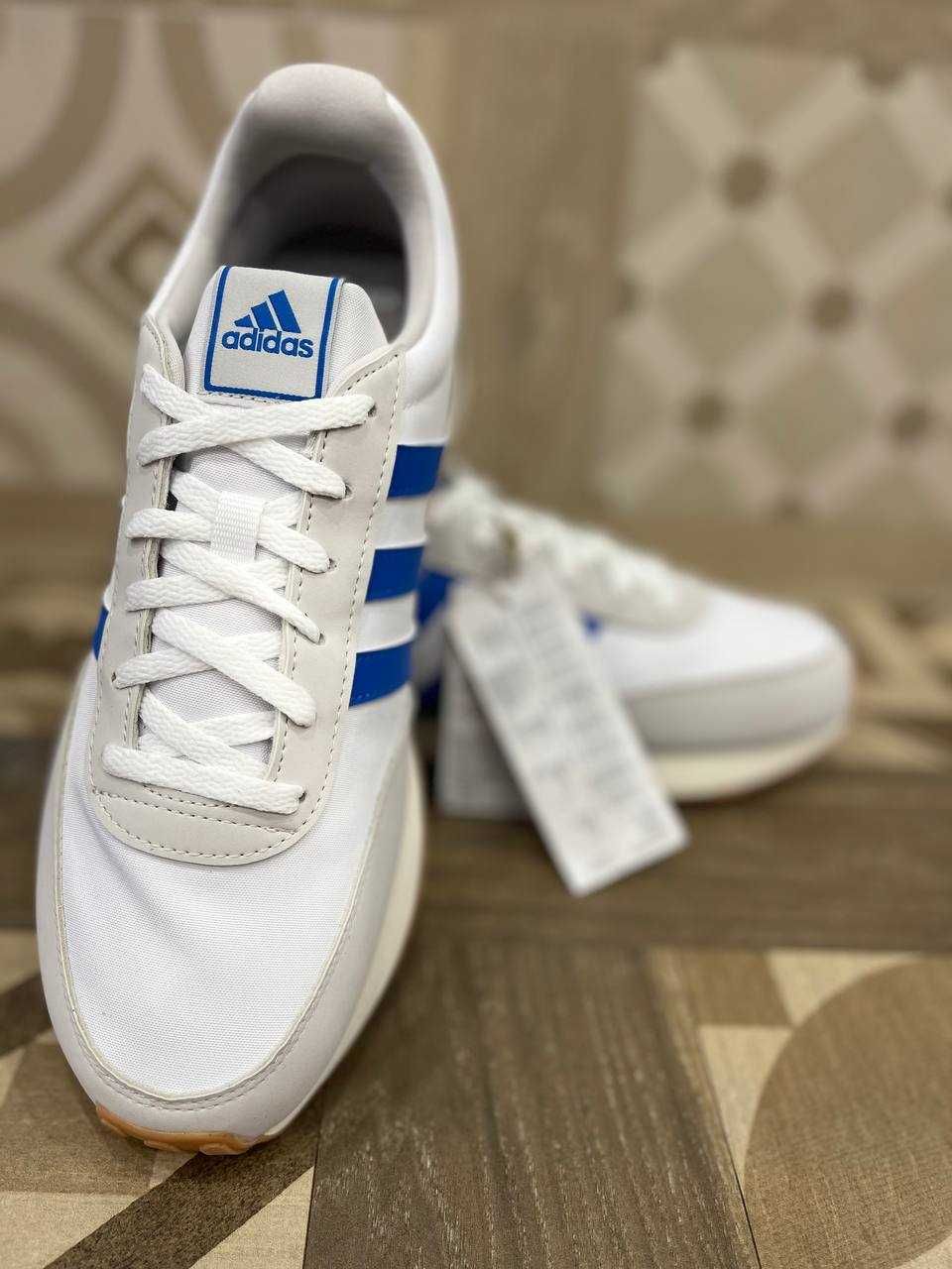 Розпродаж! Нові кросівки Adidas (40 2/3)