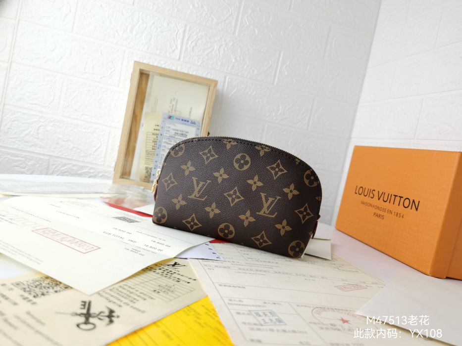 Несессер косметичка монограм жіноча Louis Vuitton луі вітон LV шкіра