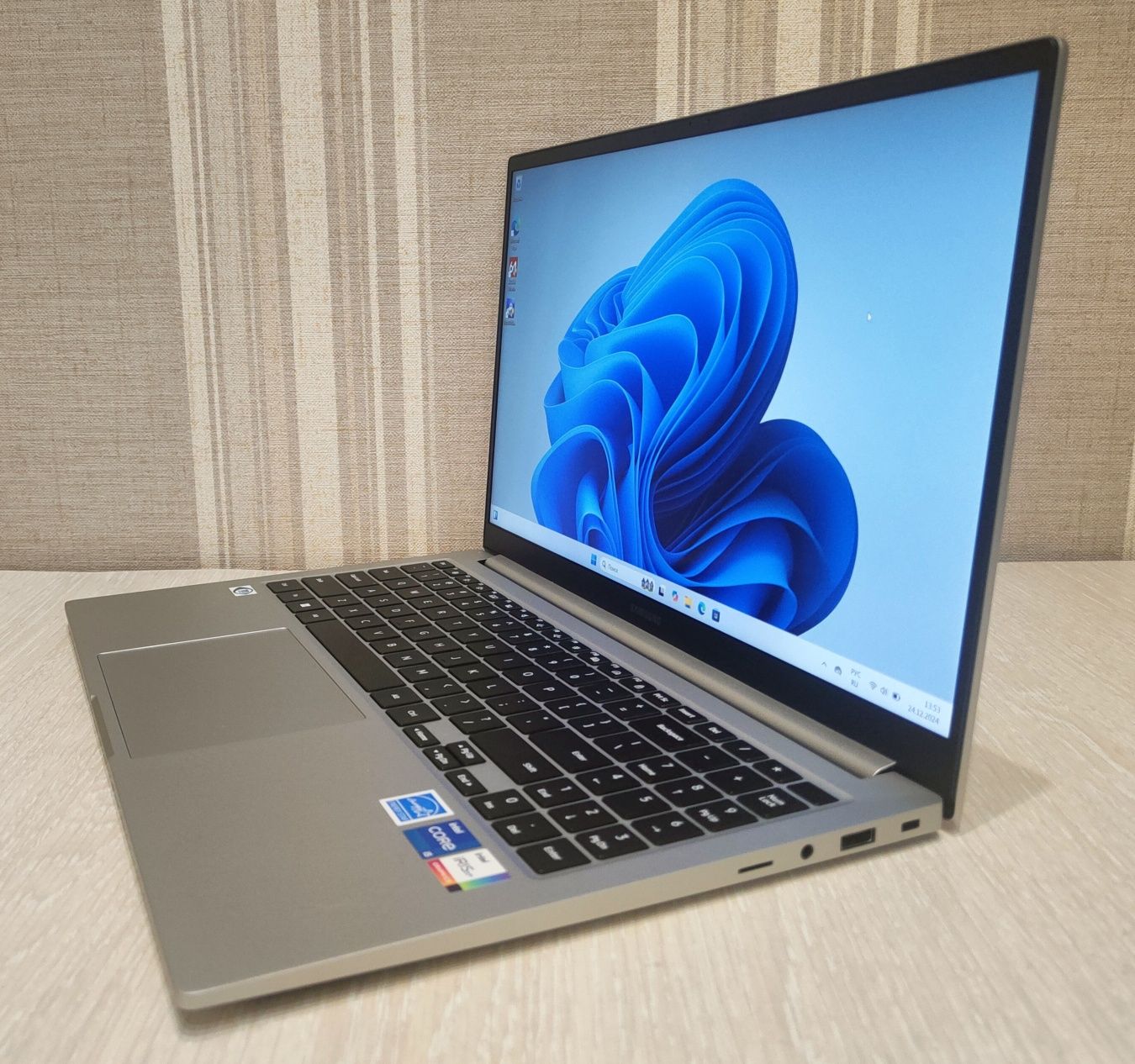 Samsung Galaxy Book 3 15.6" IPS, Core i5-1335U, 16Gb LPDDR4X 256Gb SSD