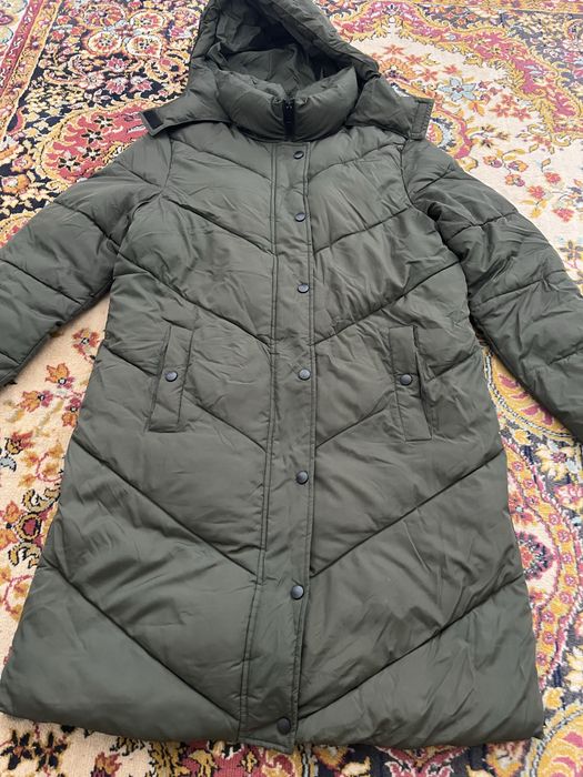 Жіночий довгий пуховик , пальто.