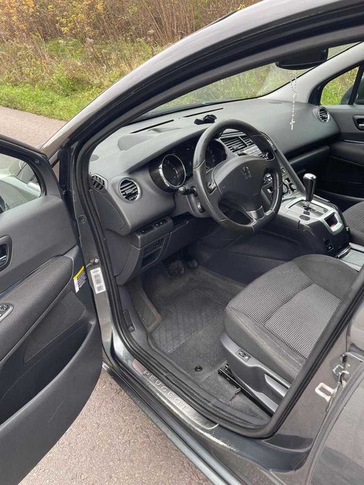 Peugeot 5008 2010рік 1,6 дизель