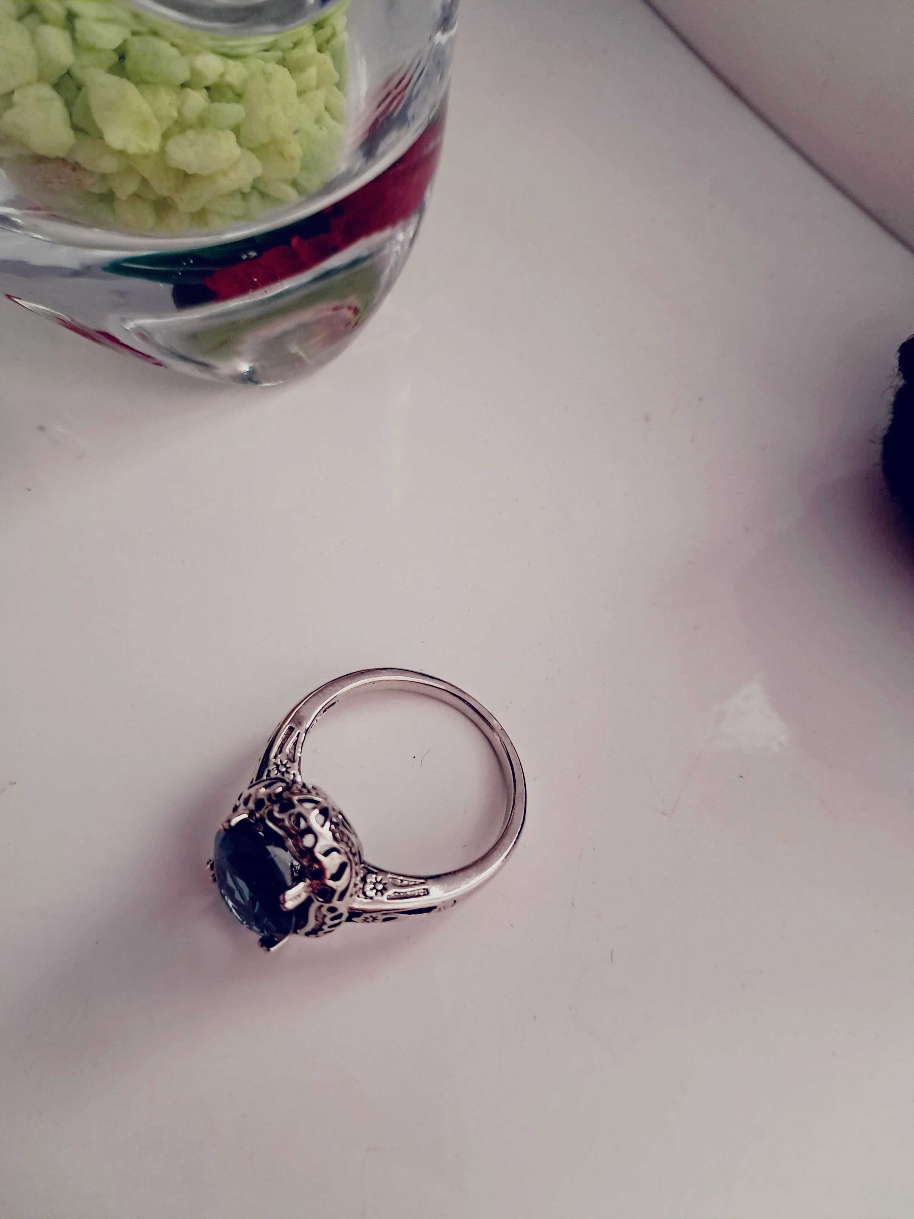 Anel Elegante Detalhes Entalhados Pedra Estilo Safira