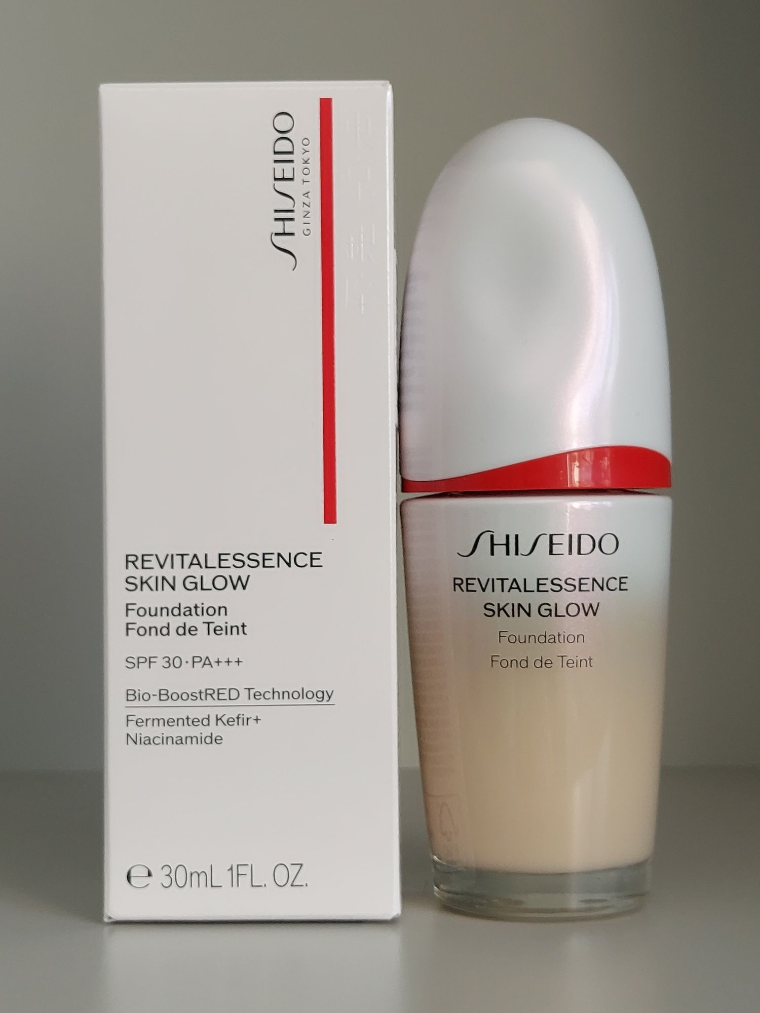 Podkład Shiseido Revitalessence Skin Glow Foundation SPF30 160 Shell