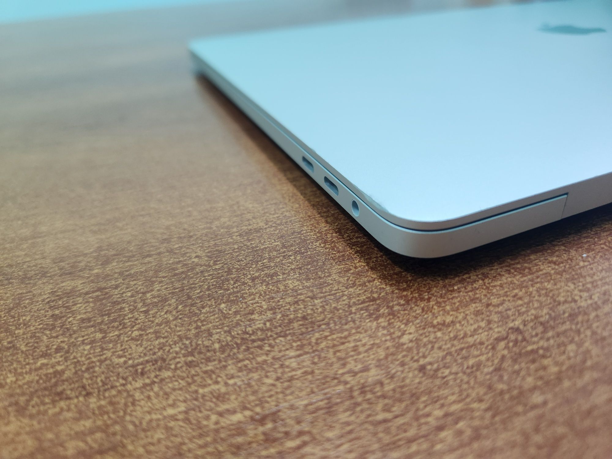 Apple Macbook Pro 16 i7/16/512 Silver