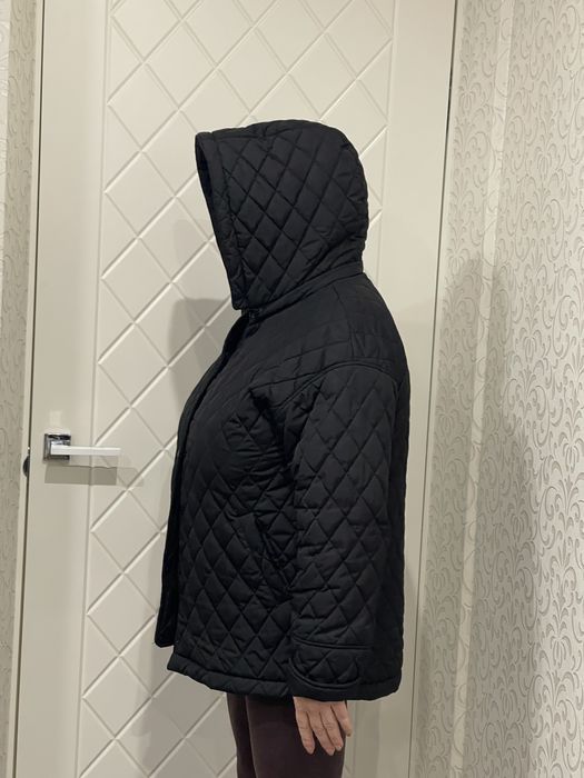 Куртка чорна  осіння — весняна з утепленням і капішоном