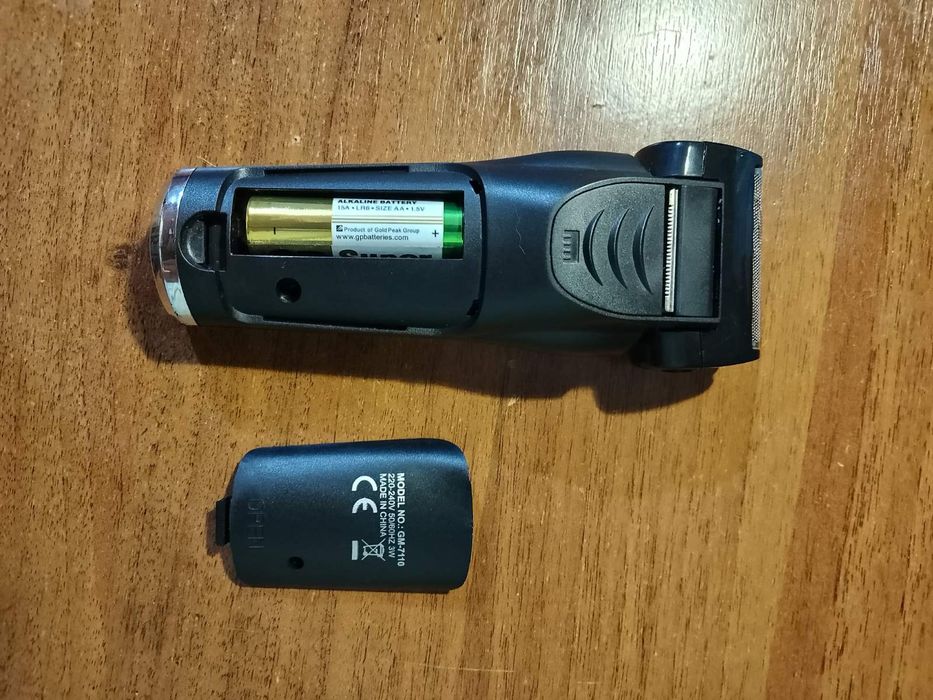 Електробритва Gemei сіткова з тримером GM-7110 (акумуляторна)