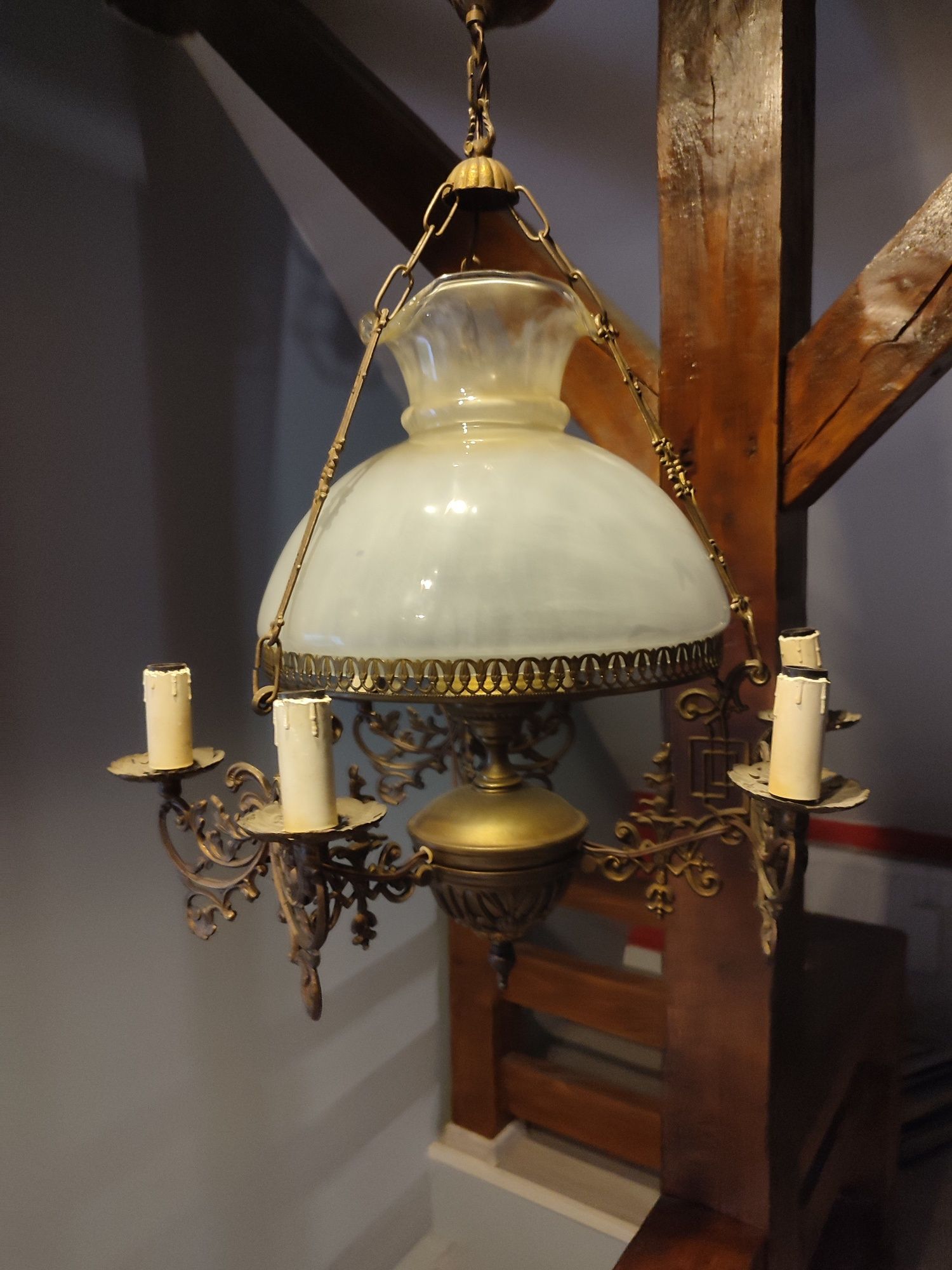 Stary secesyjny żyrandol, lampa sufitowa, antyk jak lampa naftowa