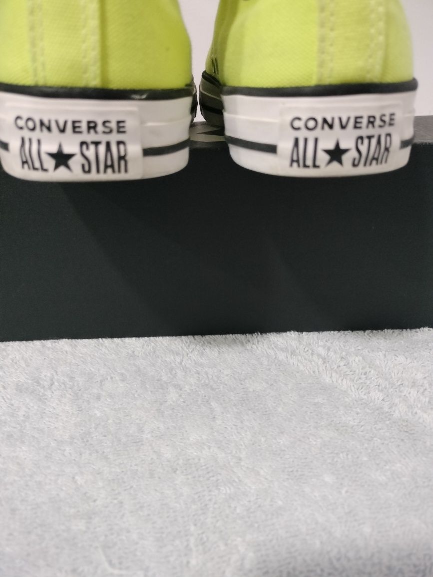 Vende se tênis converse All Star amarelos