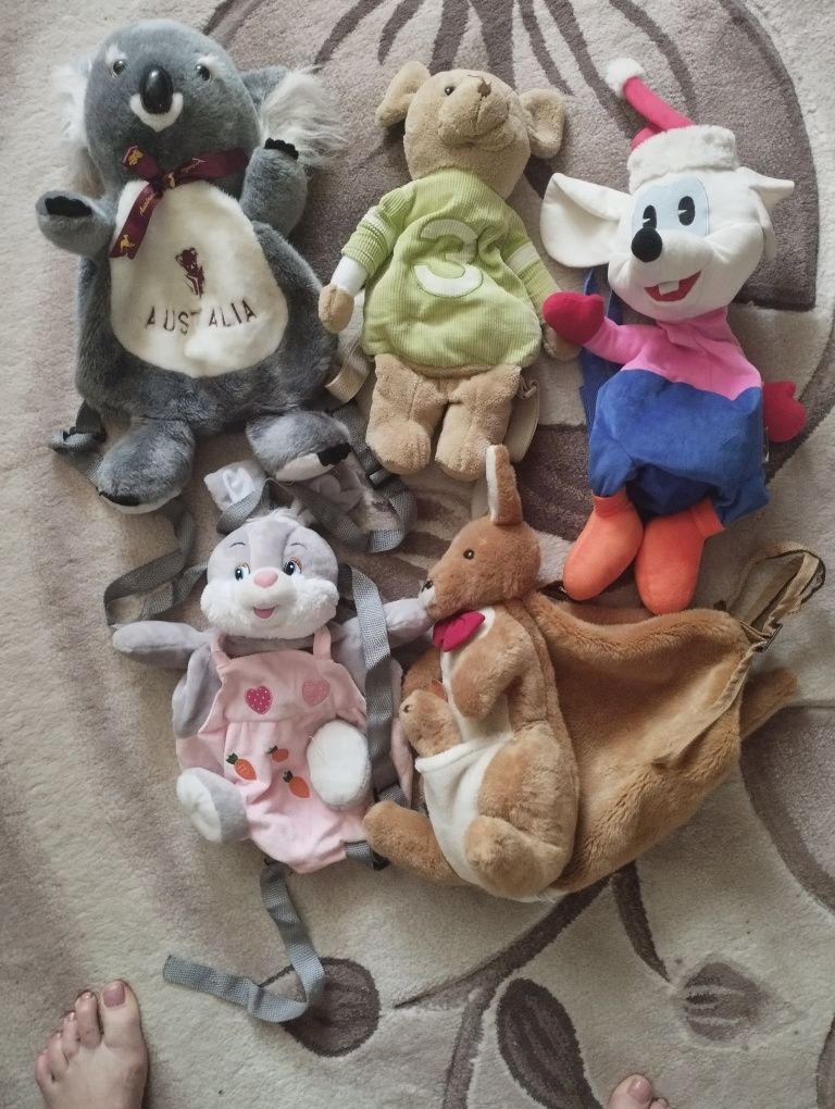 Мягкие игрушки ,детские рукзачки      .