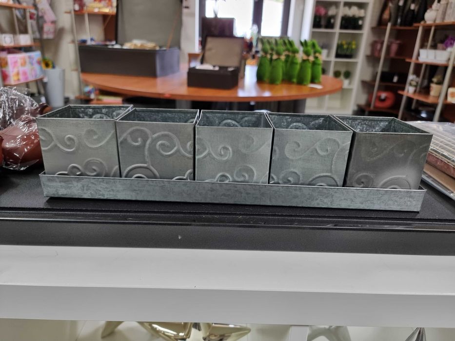 donice osłonki metalowe ogrodowe doniczki kwiaty kwietniki metalowa