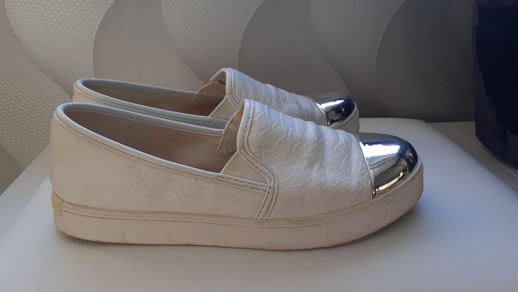 Buty typu slip on stradivarius 36