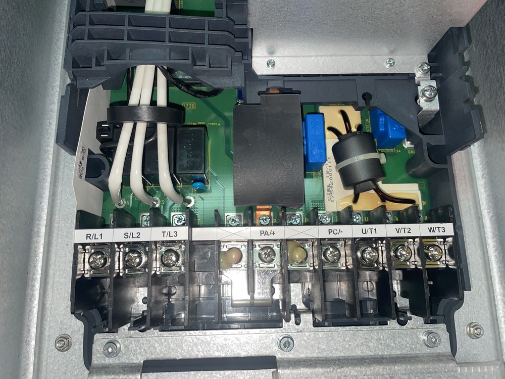 Частотный преобразователь Schneider Electric ATV212WD18N4