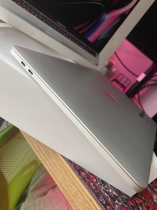 MacBook Pro 13” (M1, 8GB/256GB) Стан Ідеальний!